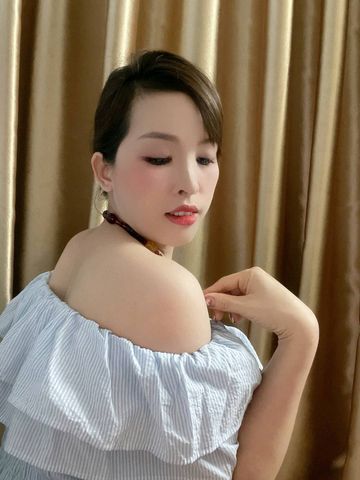 Mimi chatting from Vietnam