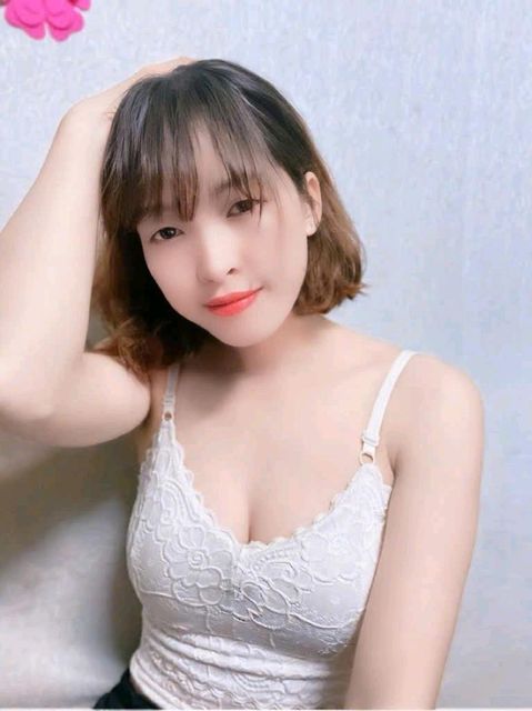 Best Video Chat Sites — guide cover photo of a person on a video chat